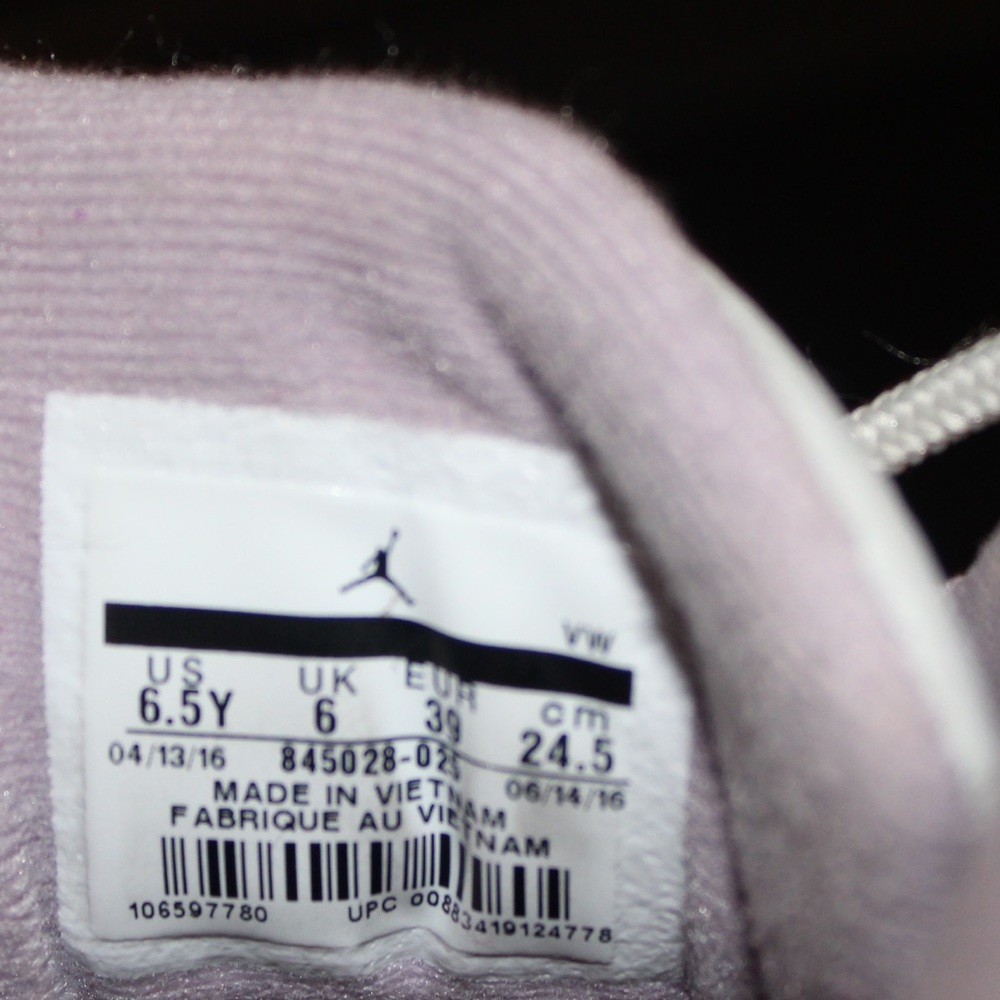 Jordan 12 - Picture 6 of 6